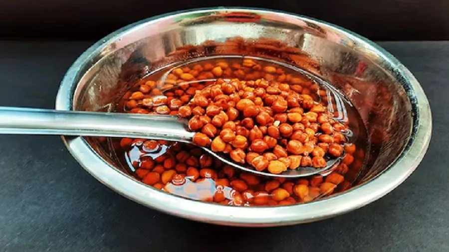 ખાલી પેટે પલાળેલા ચણાનું પાણી પીવાથી હાડકાં બનશે મજબૂત, સ્વાસ્થ્યને મળશે અનેક ઉત્તમ ફાયદા! 1 gram water