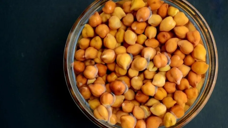 ખાલી પેટે પલાળેલા ચણાનું પાણી પીવાથી હાડકાં બનશે મજબૂત, સ્વાસ્થ્યને મળશે અનેક ઉત્તમ ફાયદા! 2 gram water