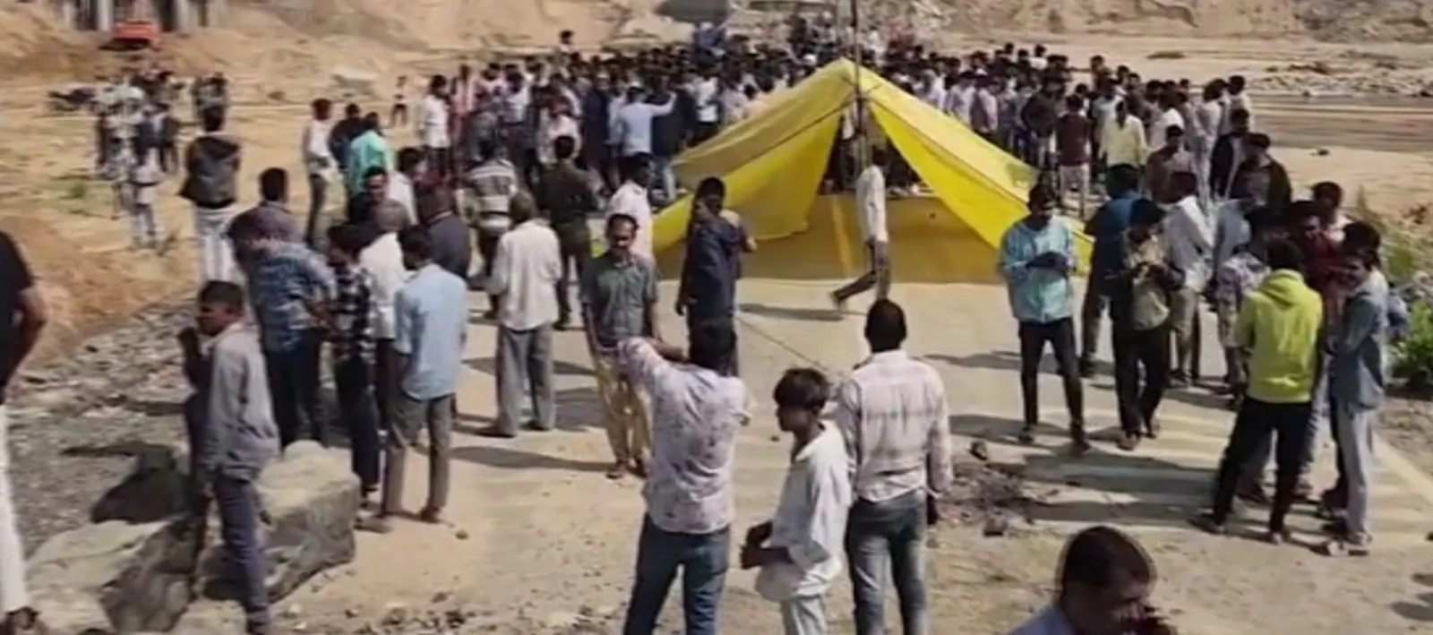 પાવીજેતપુર વિસ્તારમાં તૂટેલા બ્રિજનો મુદ્દો ચરમસીમાએ 3 pavijetpur broken bridge issue 1.png