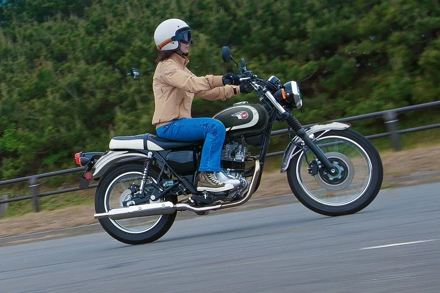 Hunter 350ની છટ્ટી કરવા આવી Kawasaki W230! જુઓ રેટ્રો લુક અને દમદાર ફીચર્સ 3 kawasaki w2301.jpg