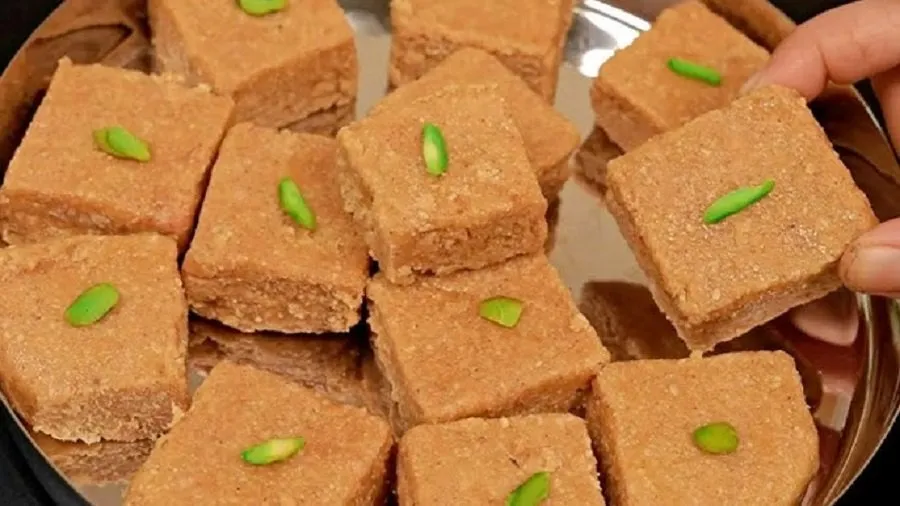 મગફળીની બરફી રેસીપી, શિયાળા માટે સ્વાદિષ્ટ, પૌષ્ટિક અને ક્રન્ચી મીઠાઈ જે ઝટપટ બની જશે 3 Peanut barfi