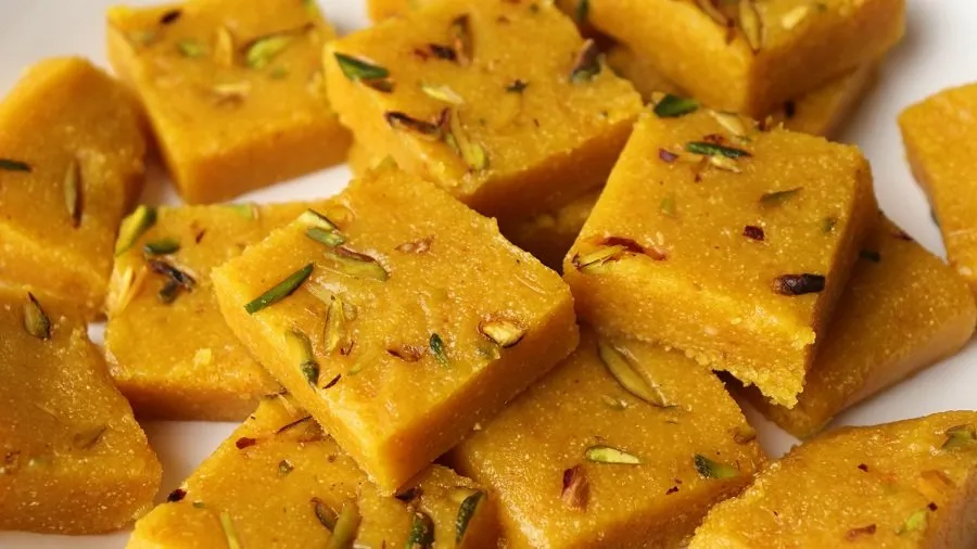 મગફળીની બરફી રેસીપી, શિયાળા માટે સ્વાદિષ્ટ, પૌષ્ટિક અને ક્રન્ચી મીઠાઈ જે ઝટપટ બની જશે 2 Peanut barfi