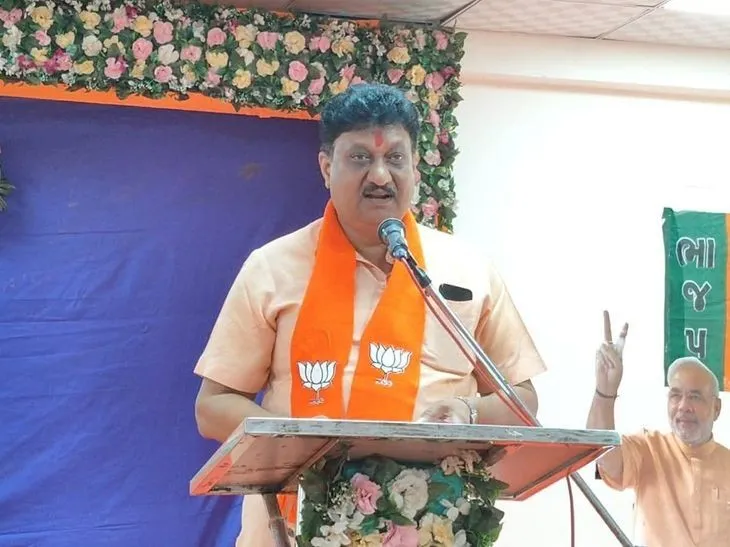 છોટાઉદેપુરના APMC ચેરમેન મુકેશ પટેલનું હાર્ટ એટેકથી અવસાન 2 Mukesh Patel death news 2.png
