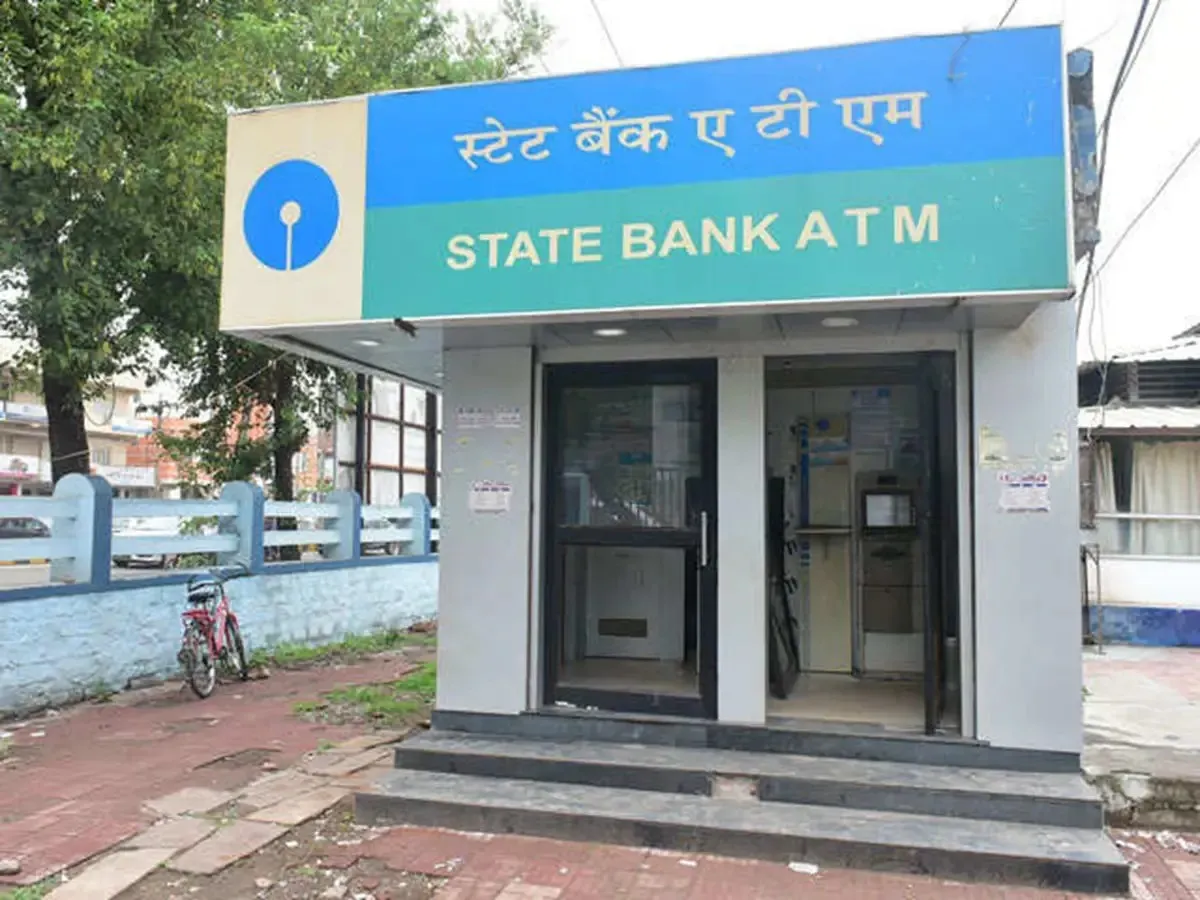 SBI માં નોકરીની સુવર્ણ તક: દેશની સૌથી મોટી બેંક કરવા જઈ રહી છે 4,000 નવી ભરતી, જાણો વિગત! 2 SBI ATM cash fraud 2.png