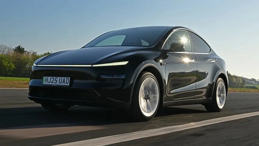 Tesla Model Y: બાળકોની સુરક્ષાના મામલે આ કારને કોઈ ટક્કર નથી આપી શકતું! જાણો 6 અને 10 વર્ષના ડમી ટેસ્ટના આંકડા 3 tesla y1.jpg