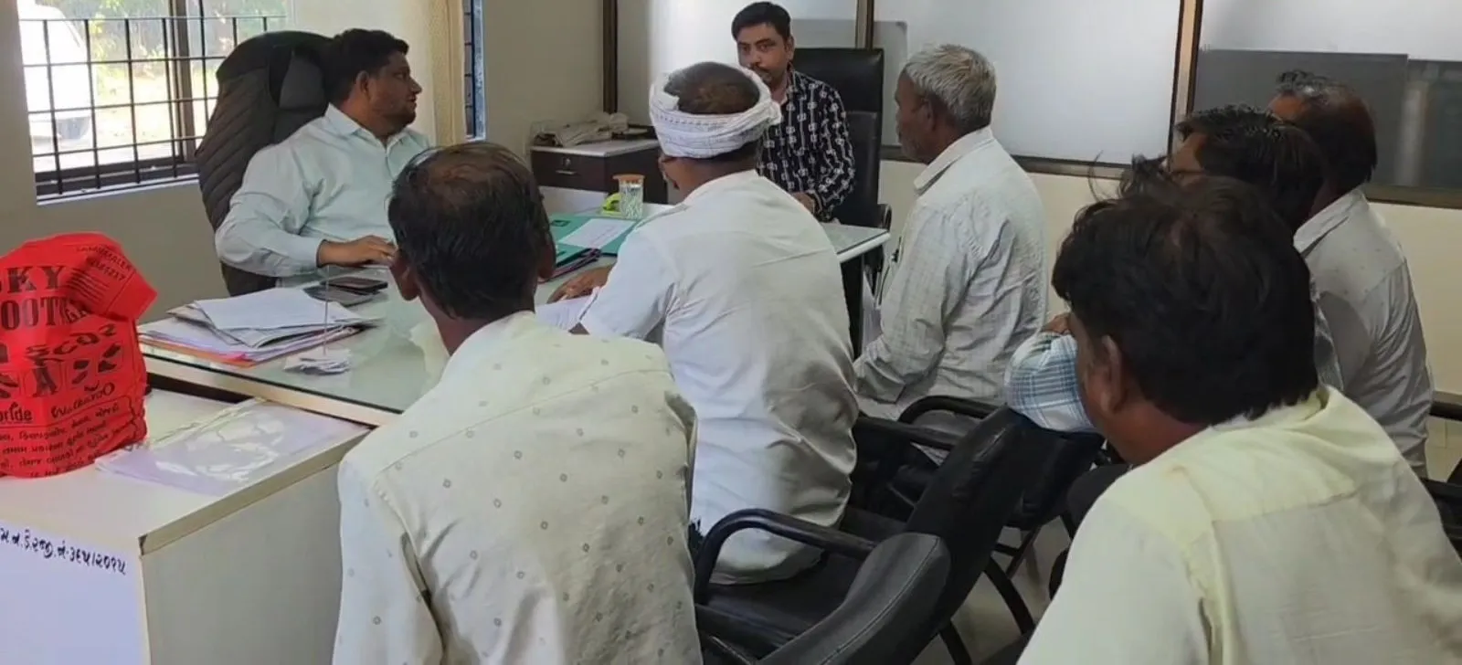 નસવાડીમાં જમીન નકલની ગૂંચવણથી ખેડૂતોને પાક સહાય અટકવાની ભીતિ 2 naswadi farmers compensation 1.png