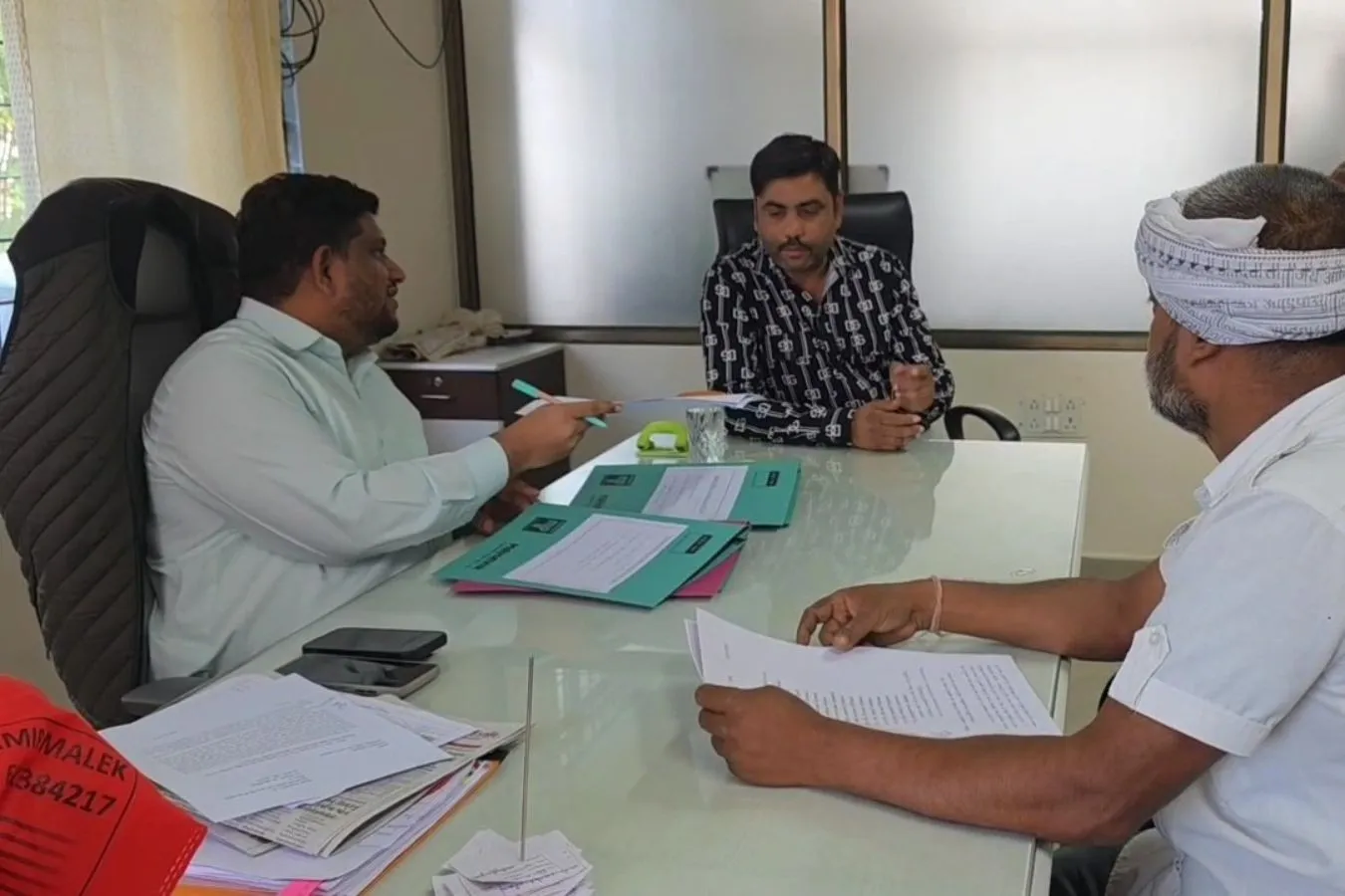 નસવાડીમાં જમીન નકલની ગૂંચવણથી ખેડૂતોને પાક સહાય અટકવાની ભીતિ 3 naswadi farmers compensation 2.png
