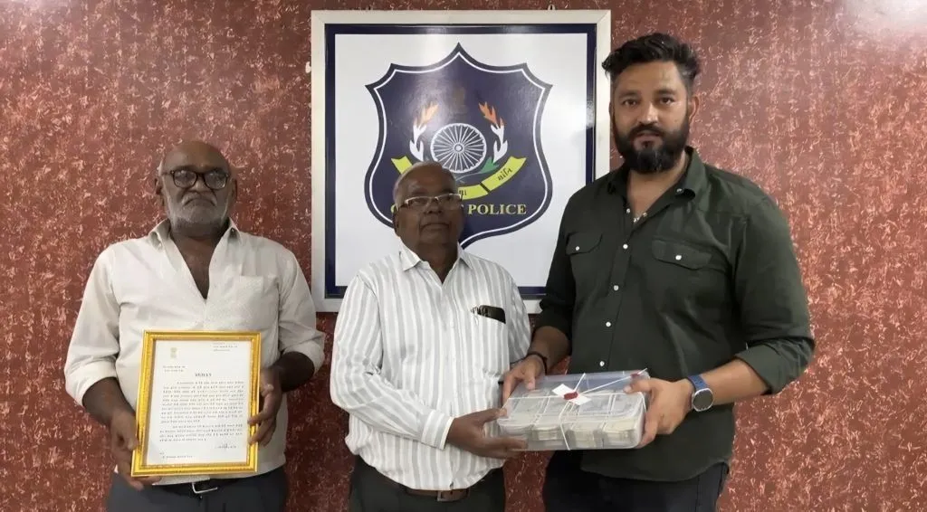 દાહોદ એપીએમસીમાં મહિલાઓની ટોળકી દ્વારા પાંચ લાખની ચોરી 3 dahod apmc theft 1.png
