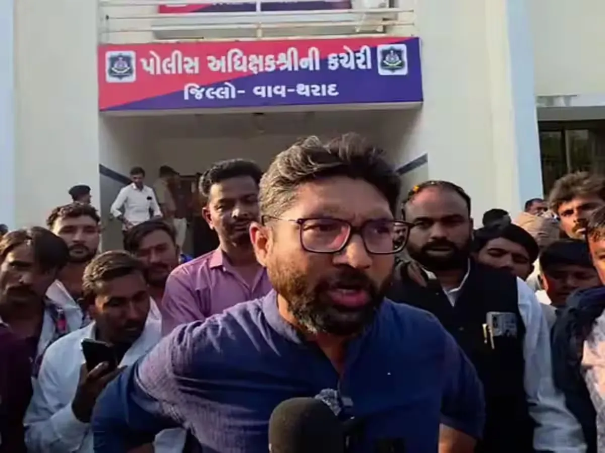 જીગ્નેશ મેવાણીના નિવેદન બાદ રાજ્યભરમાં પોલીસ પરિવારોનો ઉગ્ર વિરોધ 2 jignesh mevani police protest news 1.png