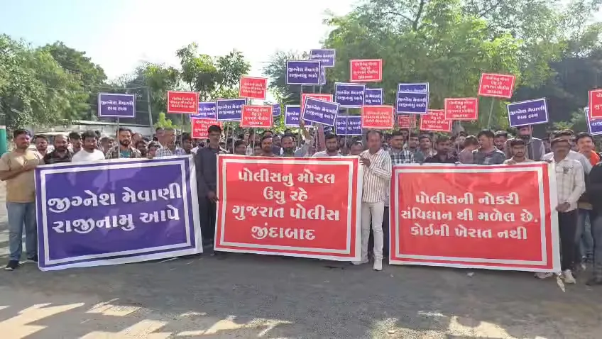 જીગ્નેશ મેવાણીના નિવેદન બાદ રાજ્યભરમાં પોલીસ પરિવારોનો ઉગ્ર વિરોધ 3 jignesh mevani police protest news 2.png