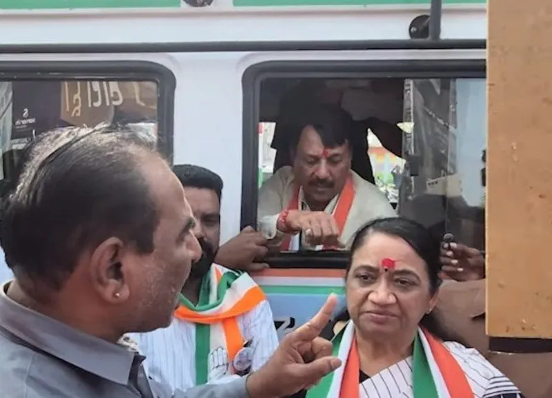 હિંમતનગરમાં કોંગ્રેસની જન આક્રોશ યાત્રા દરમિયાન વિરોધ, નેતાઓનો ભાજપ પર આક્ષેપ 2 himatnagar congress protest 2.jpg