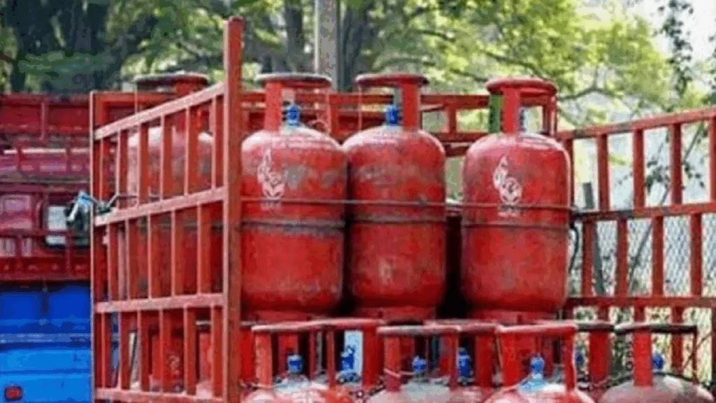 રસોઈ ગેસના ભાવ વધવા પાછળના ૫ મુખ્ય કારણો 2 illegal LPG cylinder trade gujarat 2