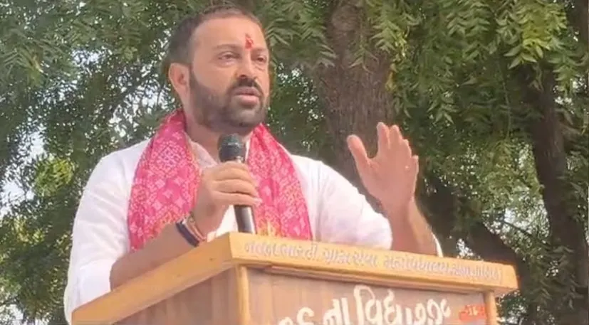 જયેશ રાદડિયાનો સંદેશ – દીકરીઓ પાઘડીની લાજ રાખે, યુવાનો જમીન ન વેંચે 2 jayesh radadiya speech gujarat 2.png