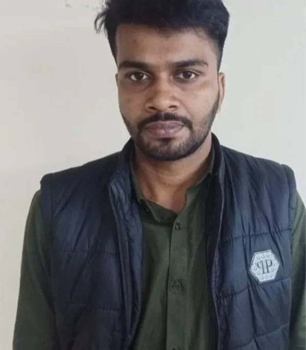 Bangladeshi holding Indian passport 2.jpg