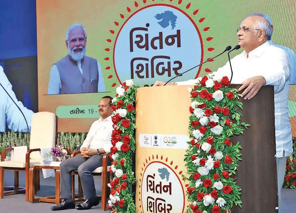 મેવાણીના પટ્ટા નિવેદનથી મુદ્દા બદલી ગયા, સરકાર-વિપક્ષ દારૂ ચર્ચામાં ખેડૂત પ્રશ્ન ભૂલ્યા 2 Gandhinagar political whispers 2.png