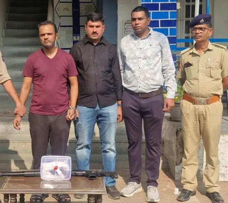 વિજય ચાર રસ્તા નજીક ગોળીઓના છ રાઉન્ડ ફાયર, પત્ની–પતિ વિવાદે લીધું હિંસક સ્વરૂપ 2 ahmedabad father in law house firing case 2.jpg
