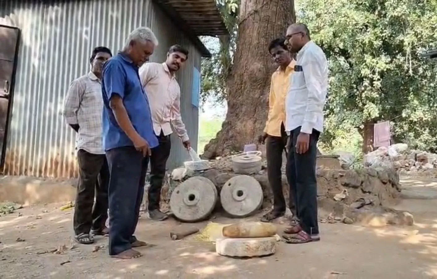 છોટાઉદેપુરમાં પરંપરાગત પથ્થર કળાનું સંરક્ષણ, સલાટ સમુદાય ફરી ચર્ચામાં 3 traditional stone tools 1.png