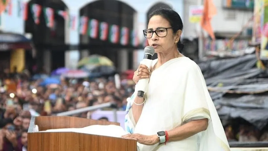 બંગાળમાં રેલ વિકાસ પર 'ત્રણ ગણું' ભંડોળ, પણ કામ શૂન્ય! સંસદમાં કેન્દ્ર સરકારે આપ્યા આંકડા 2 mamta.jpg