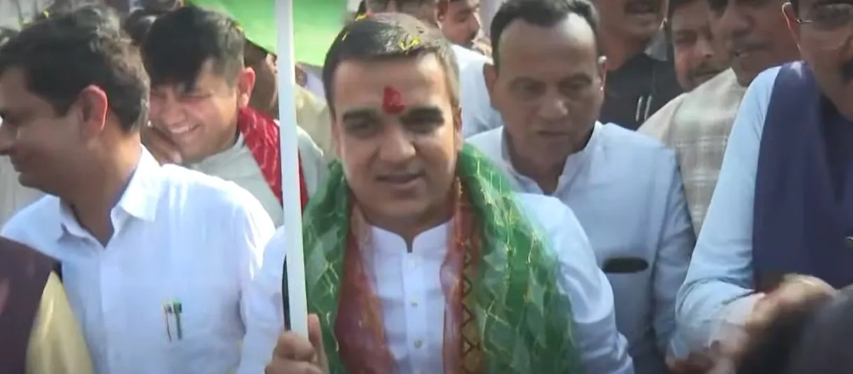 બનાસકાંઠામાં હર્ષ સંઘવીનો ધમાકેદાર વિકાસ પ્રવાસ, કરોડોના કામોનું લોકાર્પણ 3 harsh sanghvi banaskantha visit.jpeg