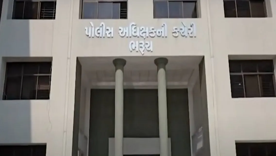 ભરૂચમાં મૌલવી અજવદ બેમાતના ગેરકાયદે બાંધકામો પર તંત્રની કાર્યવાહી 2 Ajwad Bemat Bharuch case 1.jpeg