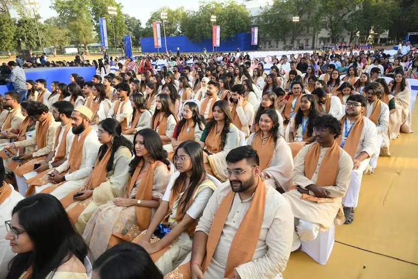 અનંત યુનિવર્સિટીના દીક્ષાંત સમારોહમાં ડૉ. વેમ્બુનો સંદેશ: સર્જનાત્મકતા જ રાષ્ટ્રના ભવિષ્યનું માર્ગદર્શન 3 anant national university 7th convocation 1.png