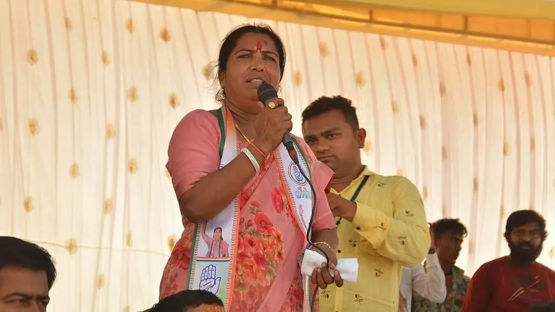 થરાદમાં ઠાકોર સમાજના સ્નેહમિલનમાં ગેનીબેન ઠાકોરનું આહવાન: અંધશ્રદ્ધા અને દશામાંની પ્રથા બંધ કરવાની અપીલ 2 geniben thakor tharad thakor samaj event 2.png