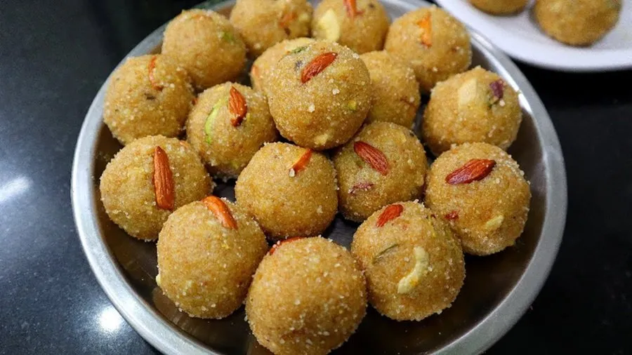 ઘરે બનાવો મુંગ દાળના લાડુ સરળ અને સ્વાદિષ્ટ રેસીપી 3 laldu.jpg