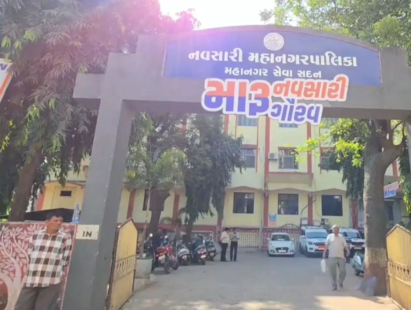 અમદાવાદની પ્રેરણાથી નવસારીમાં વિશાળ ફ્લાવર શો, નાગરિકોમાં વધ્યો ઉત્સાહ 2 navsari flower show Gujarat 2.jpeg