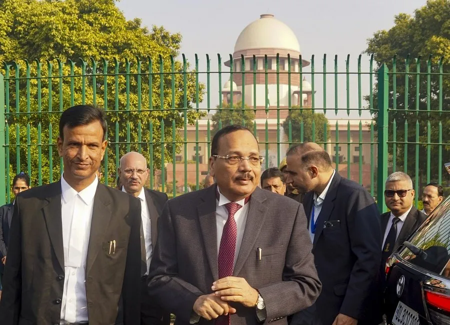 રોહિંગ્યાઓ પર CJI સૂર્યકાન્તની ટિપ્પણી પર વિવાદ: સવાલ ઉઠાવનારાઓની વિરુદ્ધમાં ૪૪ નિવૃત્ત જજોનું સમર્થન 3 court23.jpg