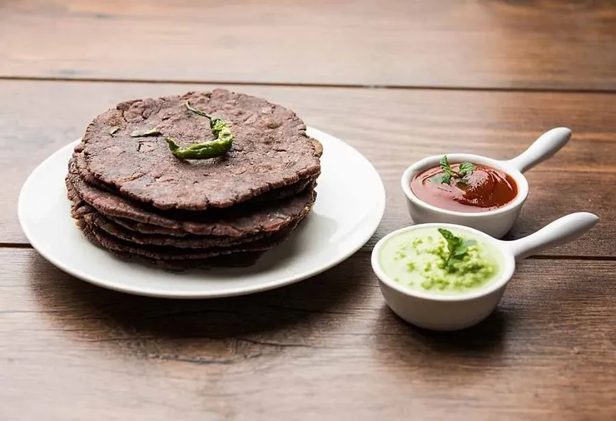 ઘરે બનાવો મુલાયમ અને ફૂલેલી રાગીની રોટલી, જાણો બનાવવાની સરળ રીત 2 ragi roti
