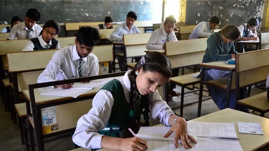 CBSE 10મા ગણિતના પેપરમાં 'JEE લેવલ'ના સવાલો! પરીક્ષામાં હોબાળો, મામલો પહોંચ્યો કોર્ટમાં 2 CBSE Board Exam 2026