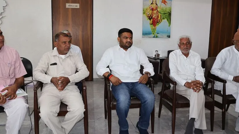 હાર્દિક પટેલના પગારનો સંપૂર્ણ ઉપયોગ લોકહિતમાં, શૈક્ષણિક અને સામાજિક કાર્યોને મળ્યો મોટો ટેકો 2 hardik patel viramgam seva 2.png