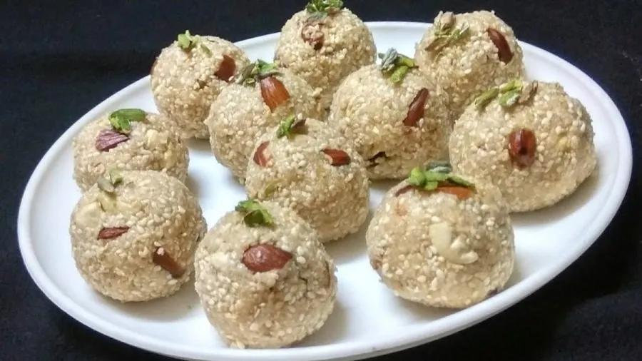 તલ અને માવાના લાડુ: સ્વાદ અને સ્વાસ્થ્યથી ભરપૂર શિયાળાની ખાસ મીઠાઈ 2 Sesame and mawa laddus