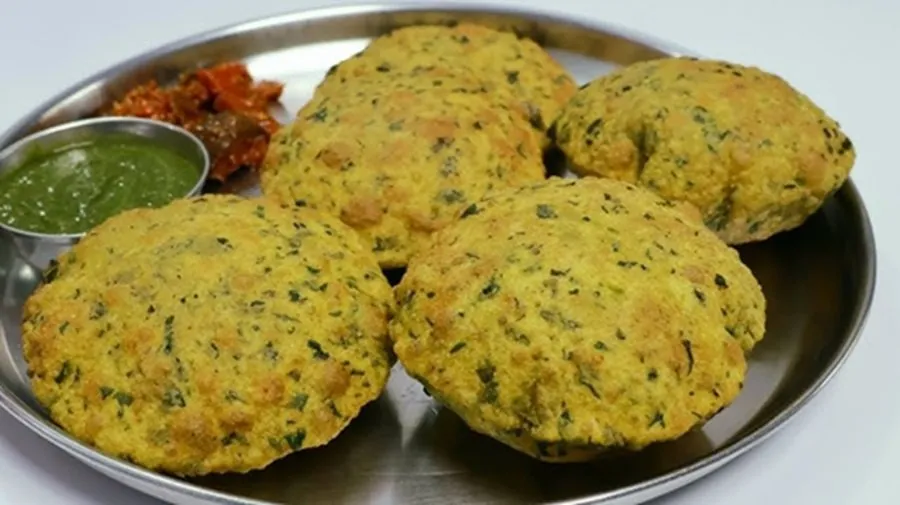 મેથી પરાઠા/પૂરી આ ખાસ રીતે બનાવો, કડવાશ થોડીવારમાં જ દૂર થઈ જશે અને પરાઠા ફાટશે નહીં 3 puri.jpg