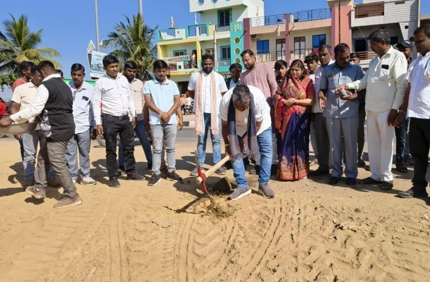 ગરબાડા વિસ્તારમાં 16 કરોડના માર્ગ વિકાસથી પરિવર્તનની નવી શરૂઆત 2 mahendrabhai bhabor development.png