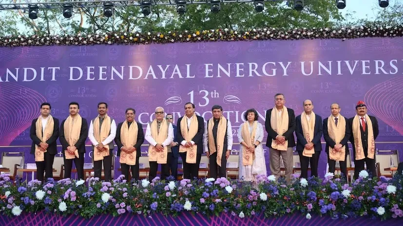 પીડીઇયુના 13મા દીક્ષાંત સમારંભમાં મુકેશ અંબાણીનો પ્રેરણાદાયી સંદેશ, સંશોધન અને ટેકનોલોજીમાં ભારતની આગેવાની પર ભાર 2 PDEU convocation 1.png
