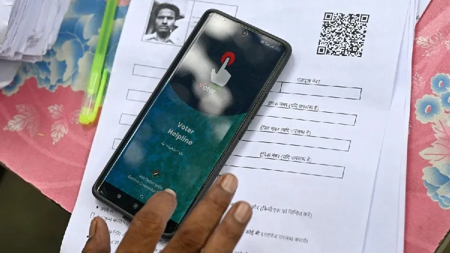 મતદાર યાદીમાંથી નામ ગાયબ? ગભરાશો નહીં! આ રીતે ફરી મેળવો તમારો મતાધિકાર 2 SIR.jpg