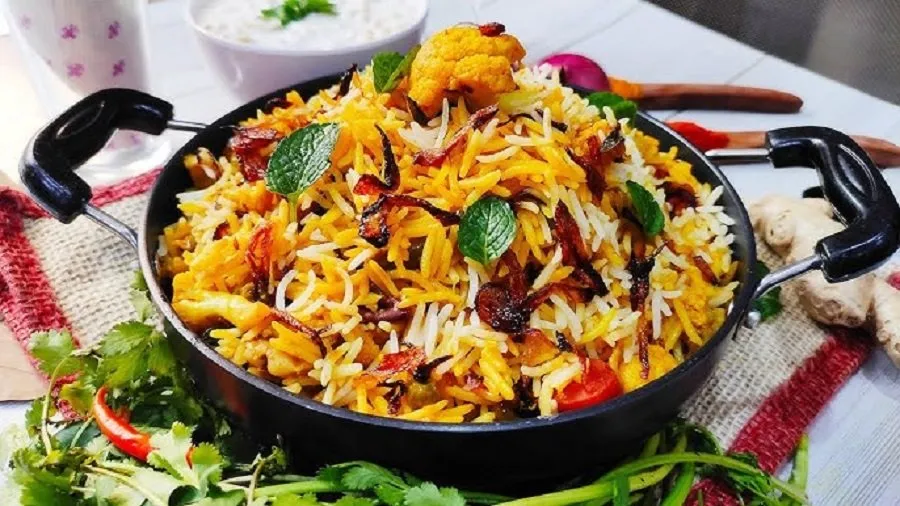 ઘરે બનાવો રેસ્ટોરન્ટ સ્ટાઇલ વેજ દમ બિરયાની, જાણો પરફેક્ટ રેસિપી 3 Veg Dum Biryani