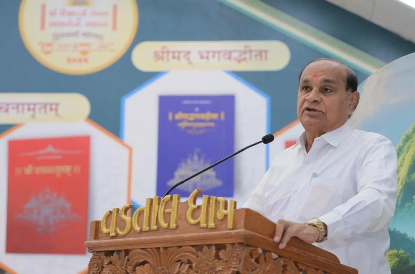વડતાલધામની રવિસભામાં મીમાંસા દર્શનના “અર્થસંગ્રહ” ગ્રંથનું ગૌરવપૂર્ણ લોકાર્પણ 2 Vadtaldham Arthasangrah 1.png