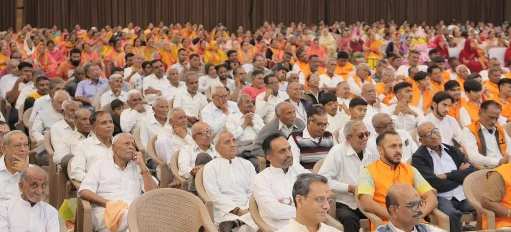 વડતાલધામની રવિસભામાં મીમાંસા દર્શનના “અર્થસંગ્રહ” ગ્રંથનું ગૌરવપૂર્ણ લોકાર્પણ 3 Vadtaldham Arthasangrah 2.png