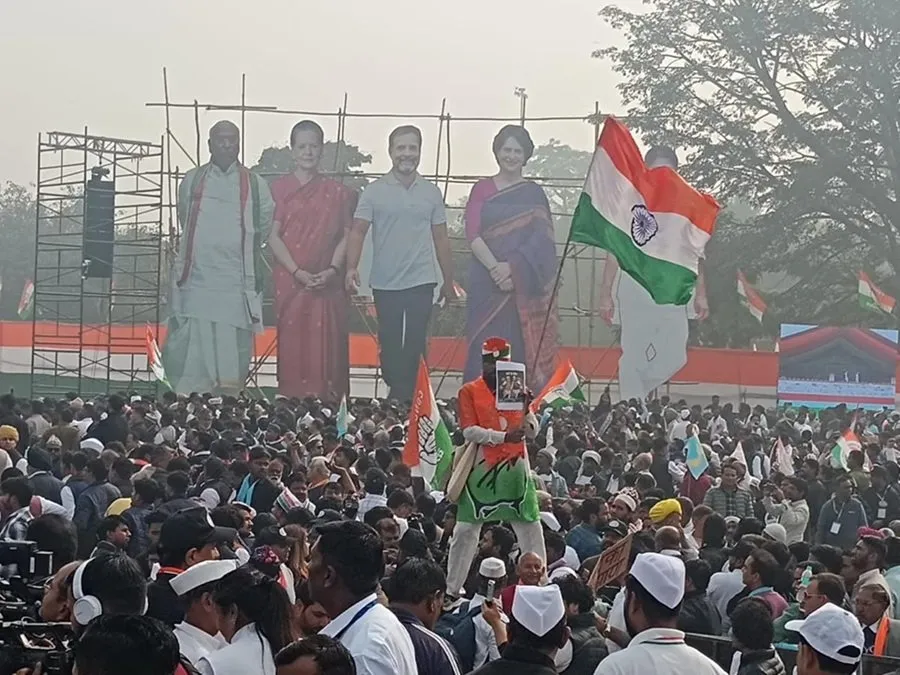 'મત ચોરી'ના મુદ્દા પર કોંગ્રેસનું શક્તિ પ્રદર્શન! રામલીલા મેદાનમાં ઉમટ્યા કાર્યકરો, ખડગે-રાહુલ ઉઠાવશે અવાજ 3 rahul2.jpg