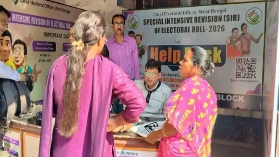 ચૂંટણી પહેલા મોટો વિવાદ: પશ્ચિમ બંગાળની અંતિમ મતદાર યાદીમાંથી ૫૮ લાખ મતદારોના નામ ગાયબ! 3 bangladesh.jpg