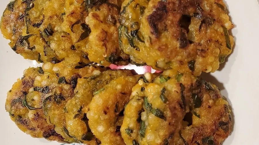 સવારના નાસ્તામાં જરૂર ટ્રાય કરો આ એનર્જી બૂસ્ટર પાલક સાબુદાણા વડા રેસીપી 2 Palak Sabudana Vada