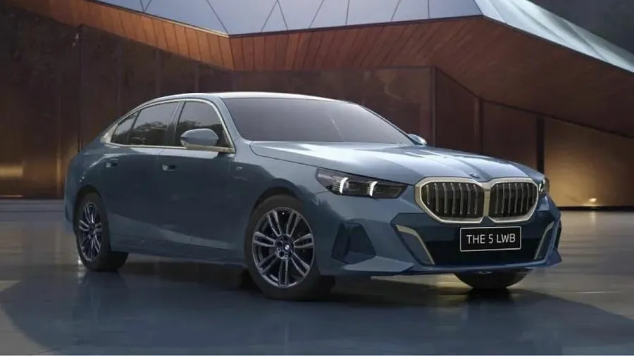 વર્ષના અંતે કાર લેવાનો સુવર્ણ અવસર: BMW પર ₹2 લાખનું ડિસ્કાઉન્ટ, જાણો અન્ય કંપનીઓની ધમાકેદાર ઓફર્સ 3 BMW.jpg