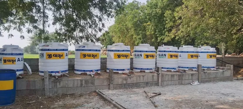 સાણંદના ખેડૂત ગજેન્દ્રસિંહે પંચસ્તરીય પ્રાકૃતિક ખેતીથી ઊભી કરી લાખોની આવક 3 Natural Farming Five Tier Model Gujarat 2.png
