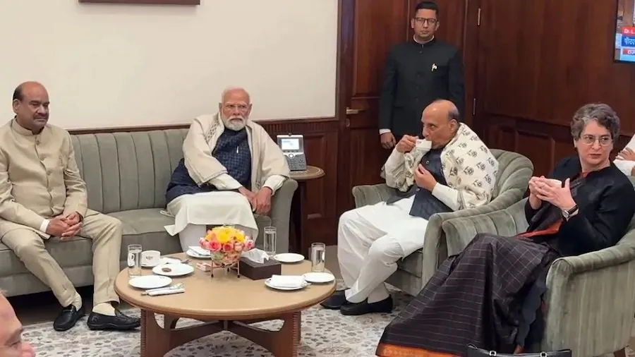 સંસદમાં 'સંગ્રામ' પણ બહાર 'ચા' સાથે મનમેળ: શું કડવાશ ભૂલાવી દેશે આ 'ચાય કેમિસ્ટ્રી'? 2 tea.jpg