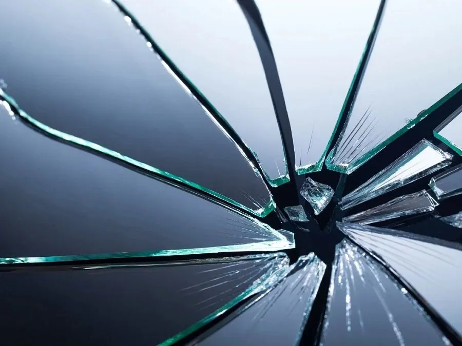 Broken Mirrror 