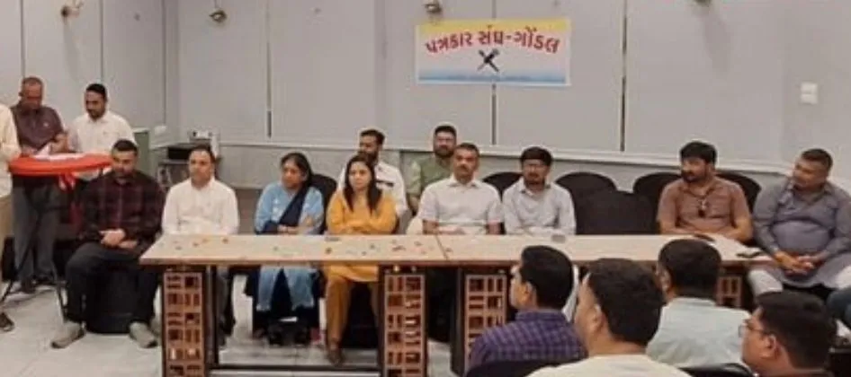 રાજકીય અને સામાજિક આગેવાનોની હાજરીમાં ગોંડલ પત્રકાર સંઘને મળી નવી ટીમ 3 Gondal Journalists Association President Vice President Selection.jpeg