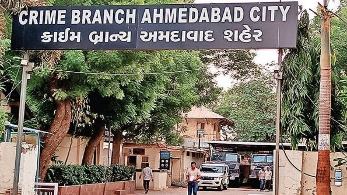 અમદાવાદના જુહાપુરામાં ફરી ડ્રગ્સનો જથ્થો ઝડપાયો, ક્રાઇમ બ્રાન્ચની મોટી કાર્યવાહી 2 Ahmedabad Drug Seizure Crime Branch 1.png