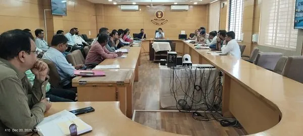 વલસાડ જિલ્લા કલેકટરશ્રી ભવ્ય વર્માના અધ્યક્ષસ્થાને જિલ્લા રક્તપિત કો-ઓર્ડિનેશન કમિટીની બેઠક મળી 2 betak.jpg